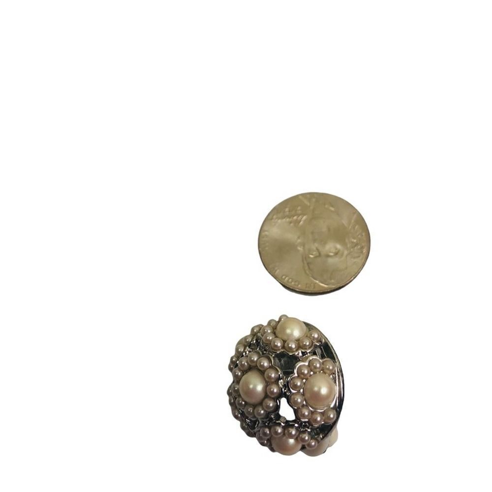 Vintage Faux Pearls Clip On Earrings - Picture 5 of 6
